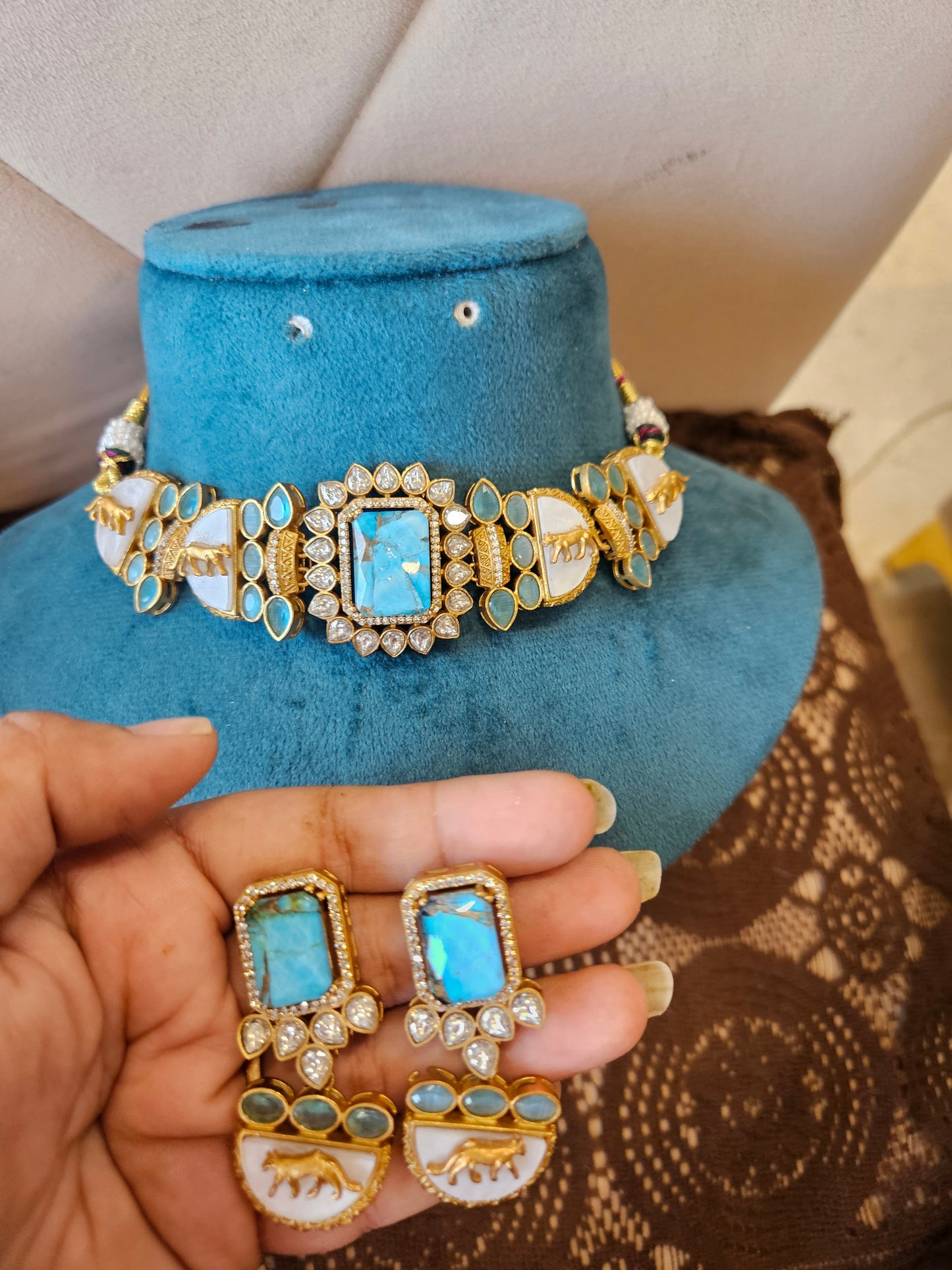 Mossonaite choker