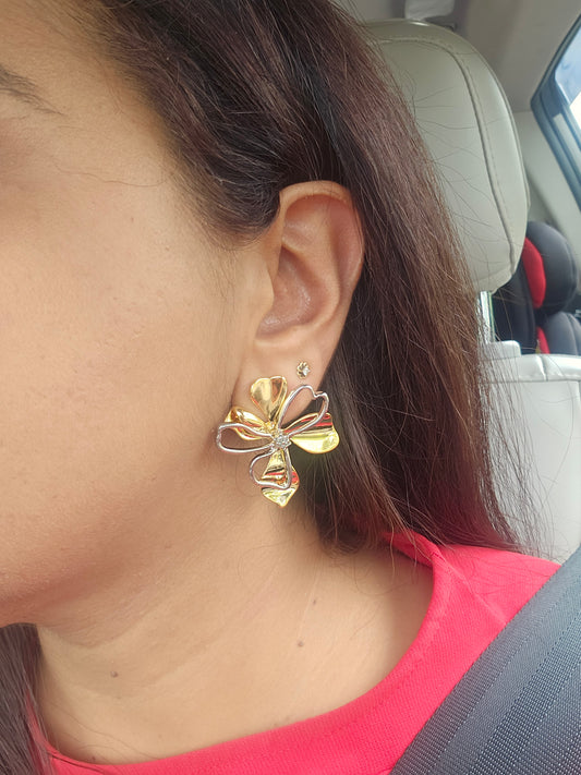 Dual tone studs flower shape